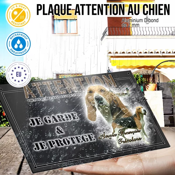 panneau chien de garde Anglo Français Tricolore avec plusieurs chiens en arrière plan