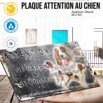 Plaque attention au chien Setter Irlandais Rouge Et Blanc, fond vintage, en situation