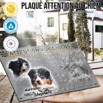 Plaque attention au chien Berger Australien, fond chasse, en situation