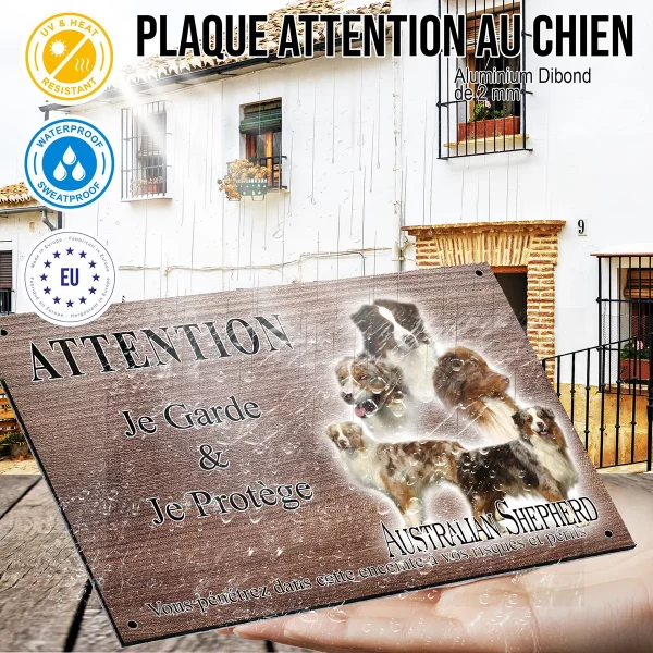 panneau attention au chien Chien Australian Shepherd aux diverses couleurs.