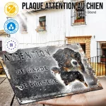 Plaque attention au chien Berger Australien Tricolor, fond vintage, en situation