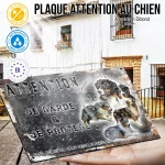 Plaque attention au chien Berger Australien Troupeau, fond vintage, en situation