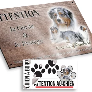 plaque attention au chien Trois Australian Shepherds sur fond clair