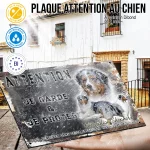 Plaque attention au chien Berger Australien Bleu, fond vintage, en situation