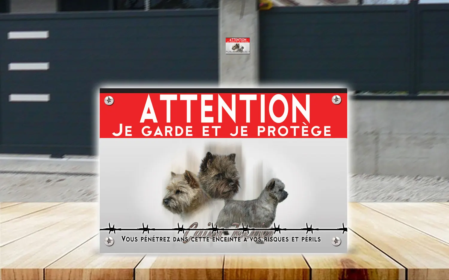 Plaque attention au chien cairn terrier en dibond 2 mm, posée sur un portail