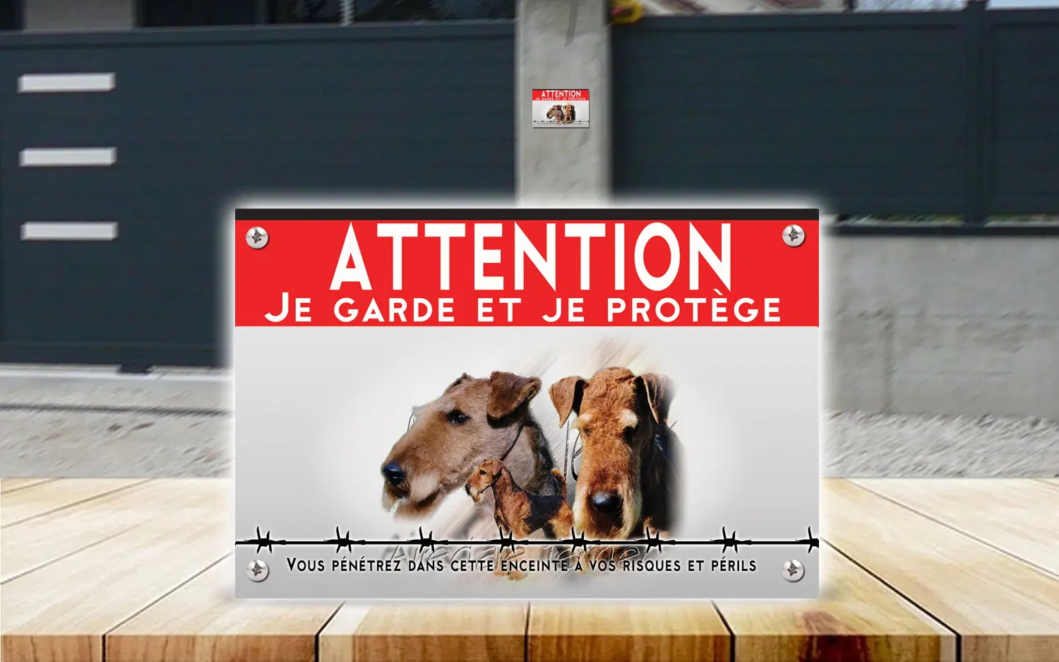 Plaque attention au chien airedale terrier en dibond 2 mm, posée sur un portail