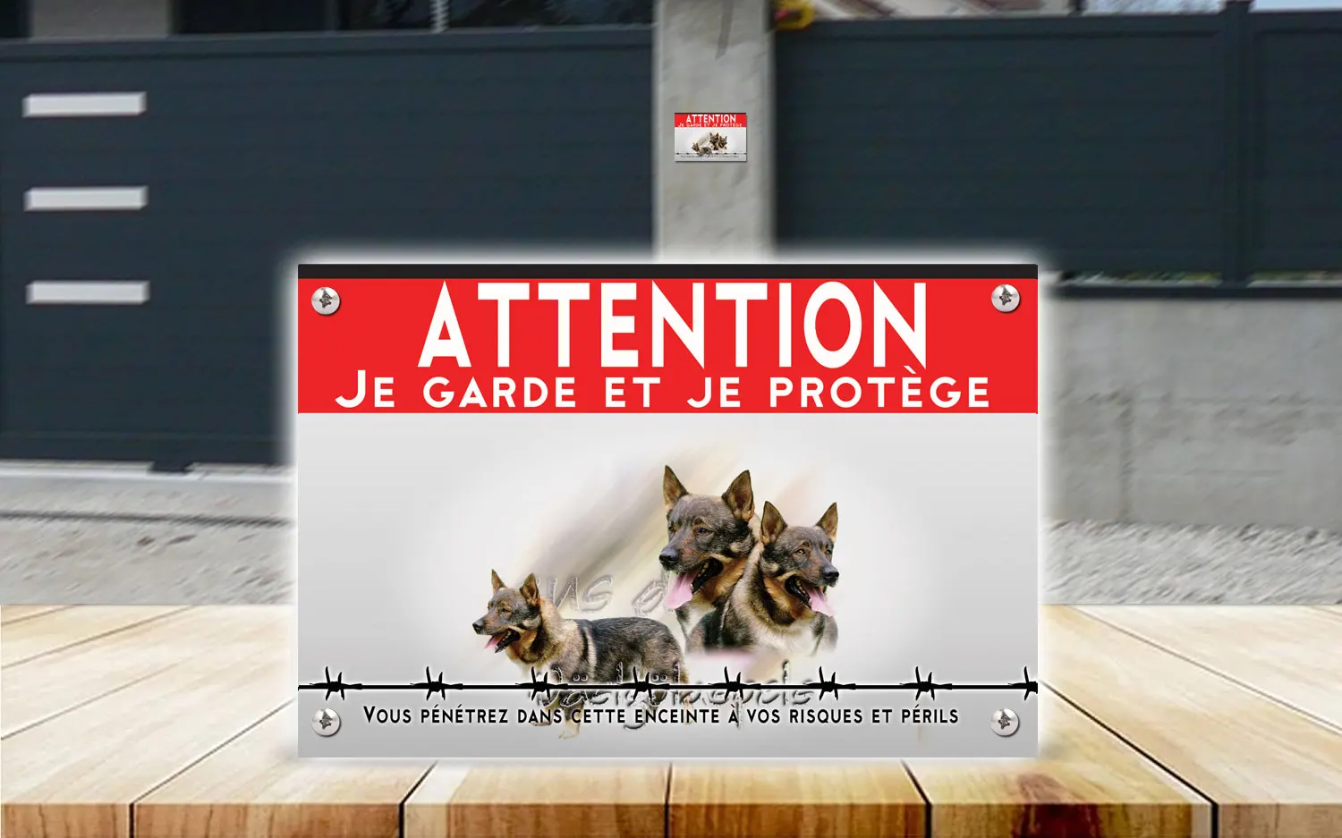 Plaque attention au chien spitz des Wisigoths en dibond 2 mm, posée sur un portail