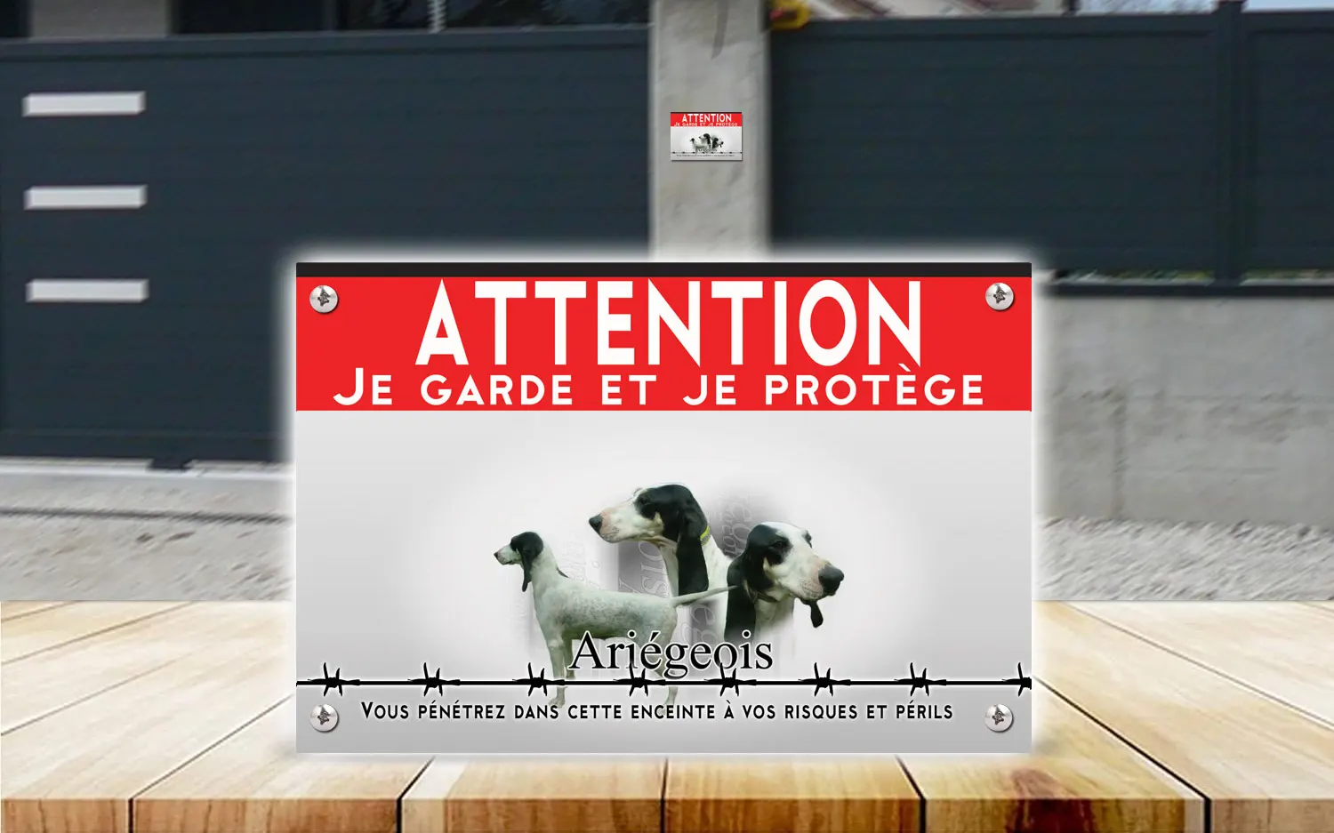 Plaque attention au chien ariégeois en dibond 2 mm, posée sur un portail