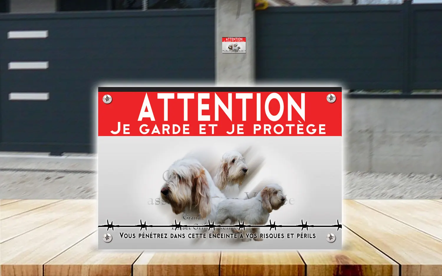 Plaque attention au chien grand basset griffon vendéen en dibond 2 mm, posée sur un portail