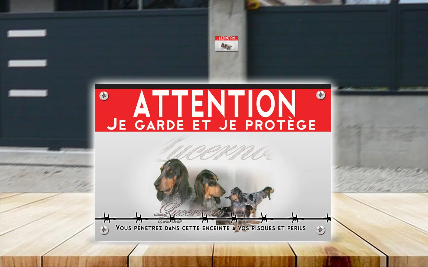 Plaque attention au chien chien courant suisse en dibond 2 mm, posée sur un portail