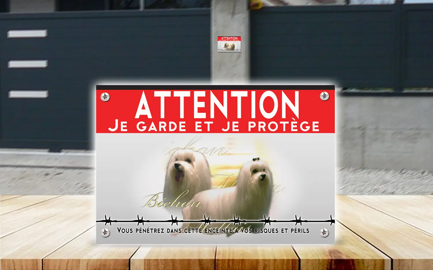 Plaque attention au chien bichon maltais en dibond 2 mm, posée sur un portail