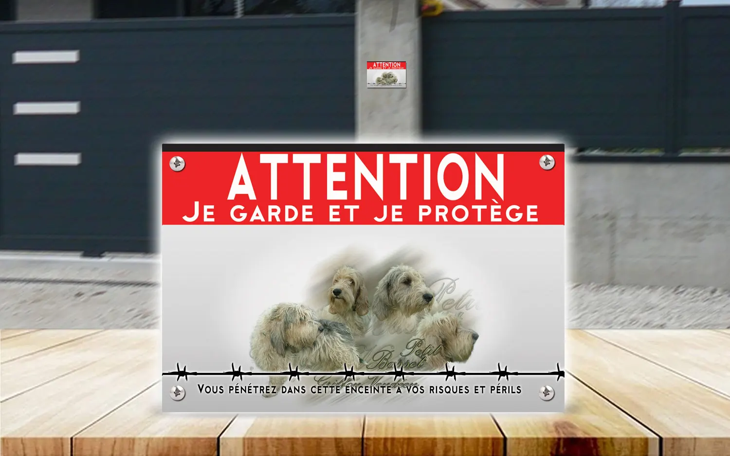 Plaque attention au chien petit basset griffon vendéen en dibond 2 mm, posée sur un portail