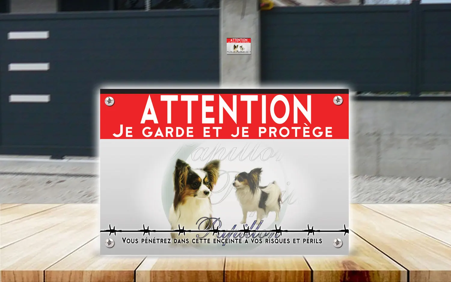 Plaque attention au chien épagneul nain continental en dibond 2 mm, posée sur un portail