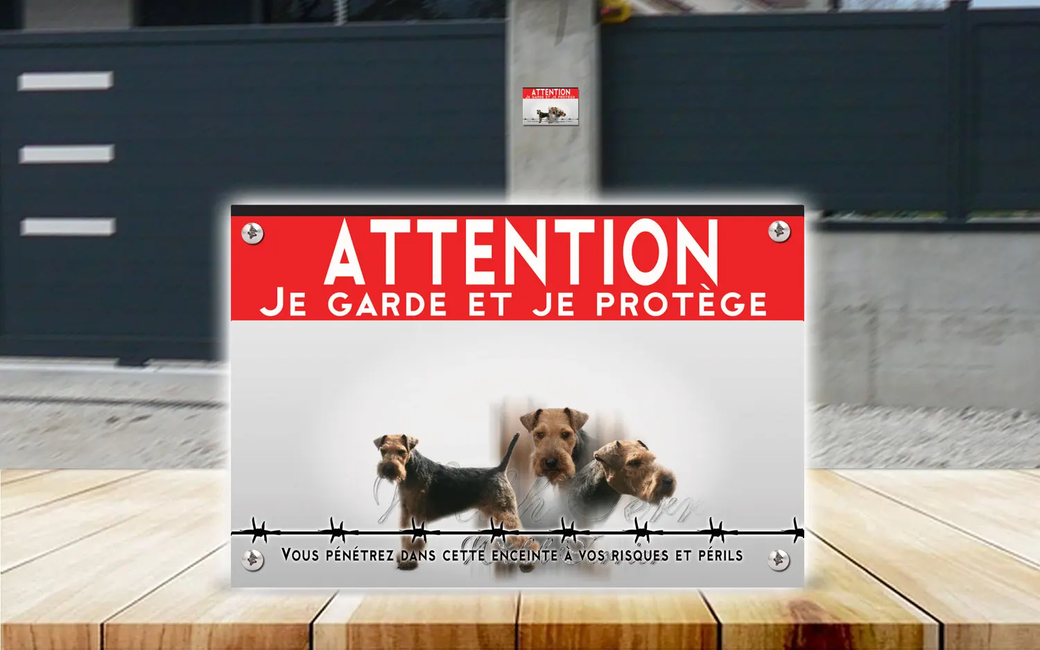 Plaque attention au chien welsh terrier en dibond 2 mm, posée sur un portail
