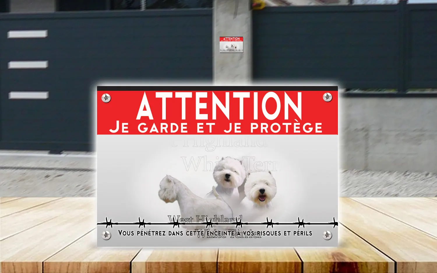 Plaque attention au chien west highland white terrier en dibond 2 mm, posée sur un portail