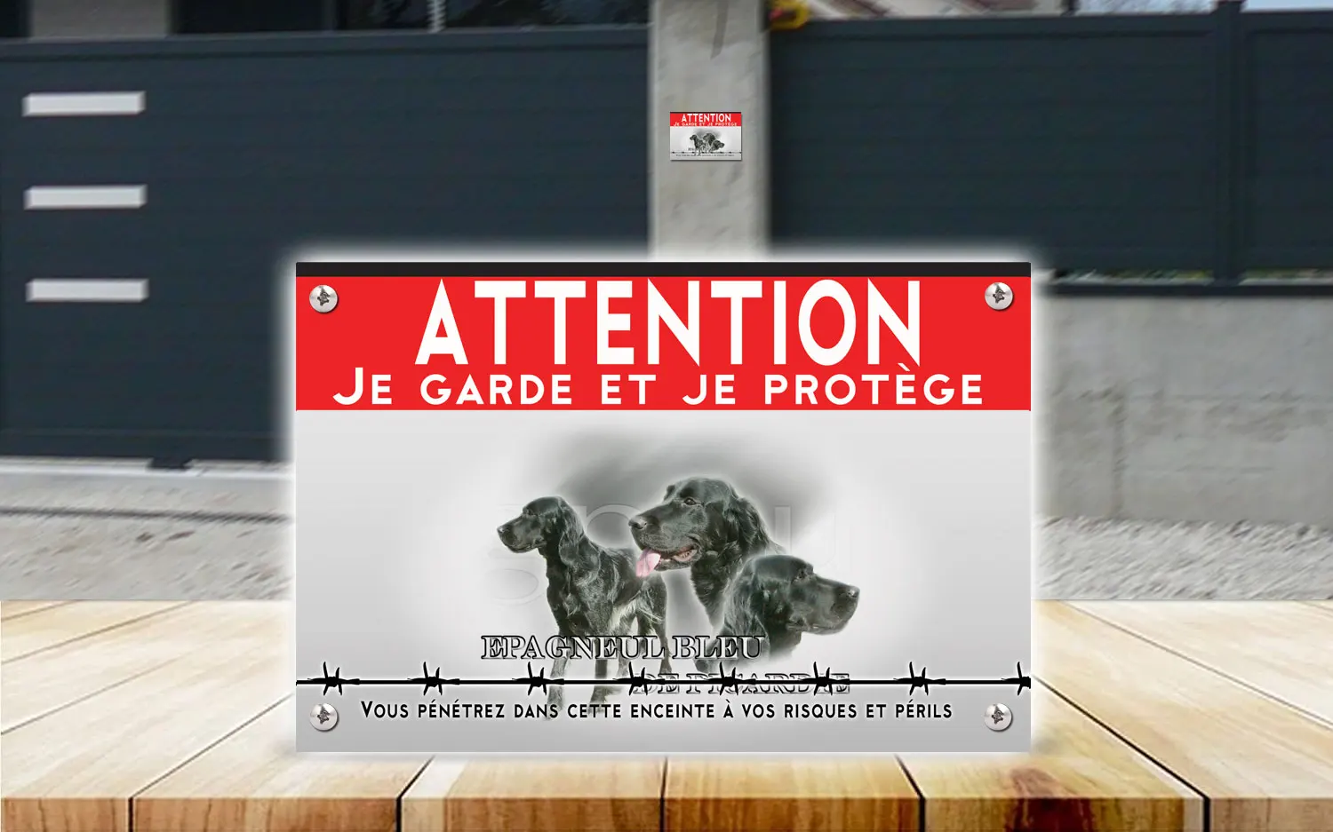 Plaque attention au chien épagneul bleu de Picardie en dibond 2 mm, posée sur un portail