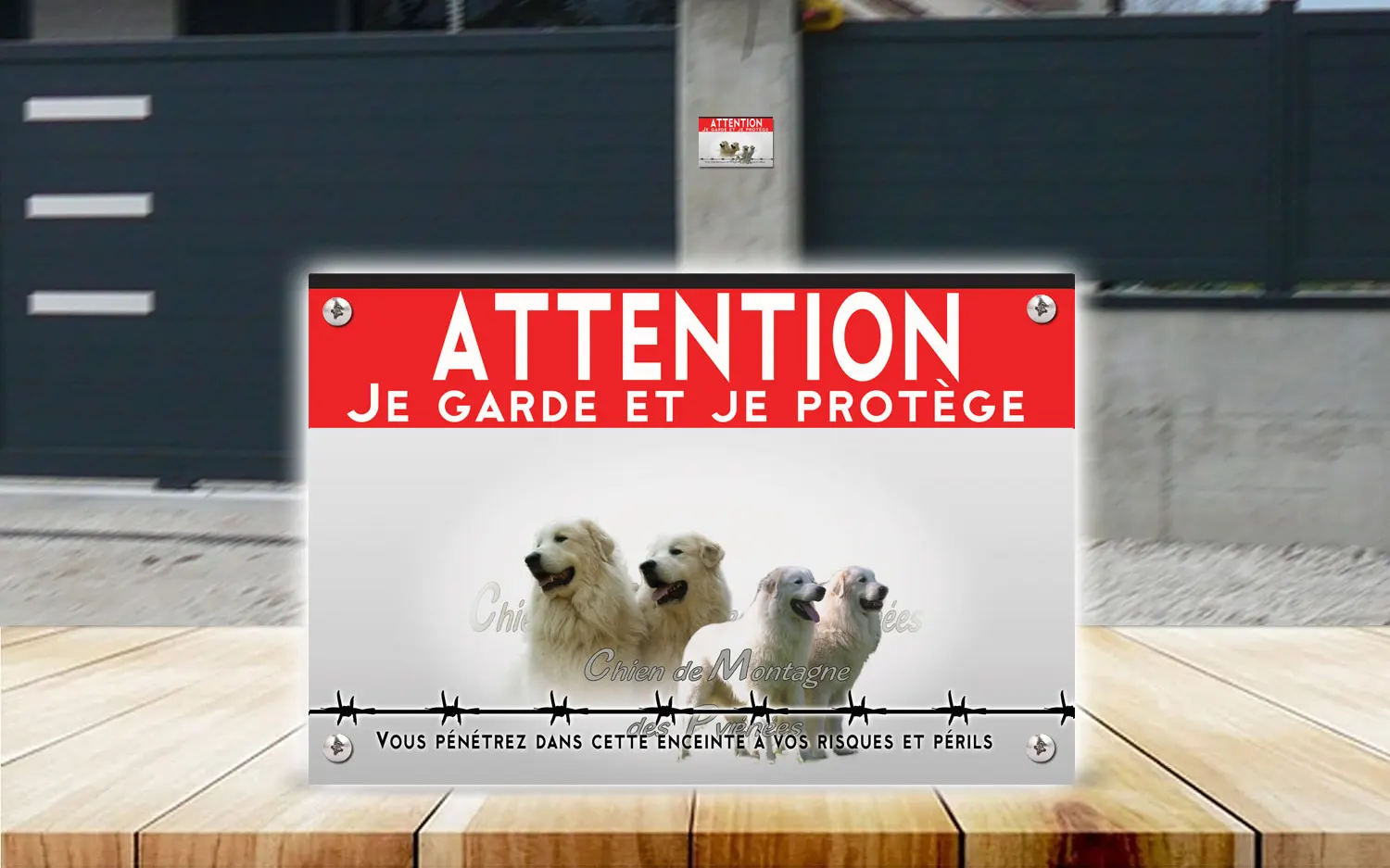 Plaque attention au chien chien de montagne des Pyrénées en dibond 2 mm, posée sur un portail