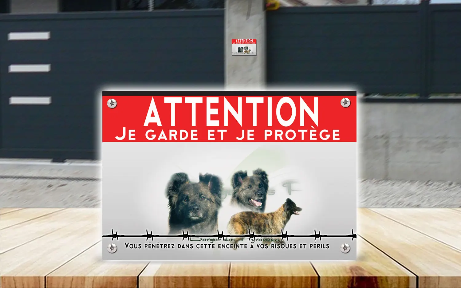 Plaque attention au chien berger des Pyrénées à face rase en dibond 2 mm, posée sur un portail
