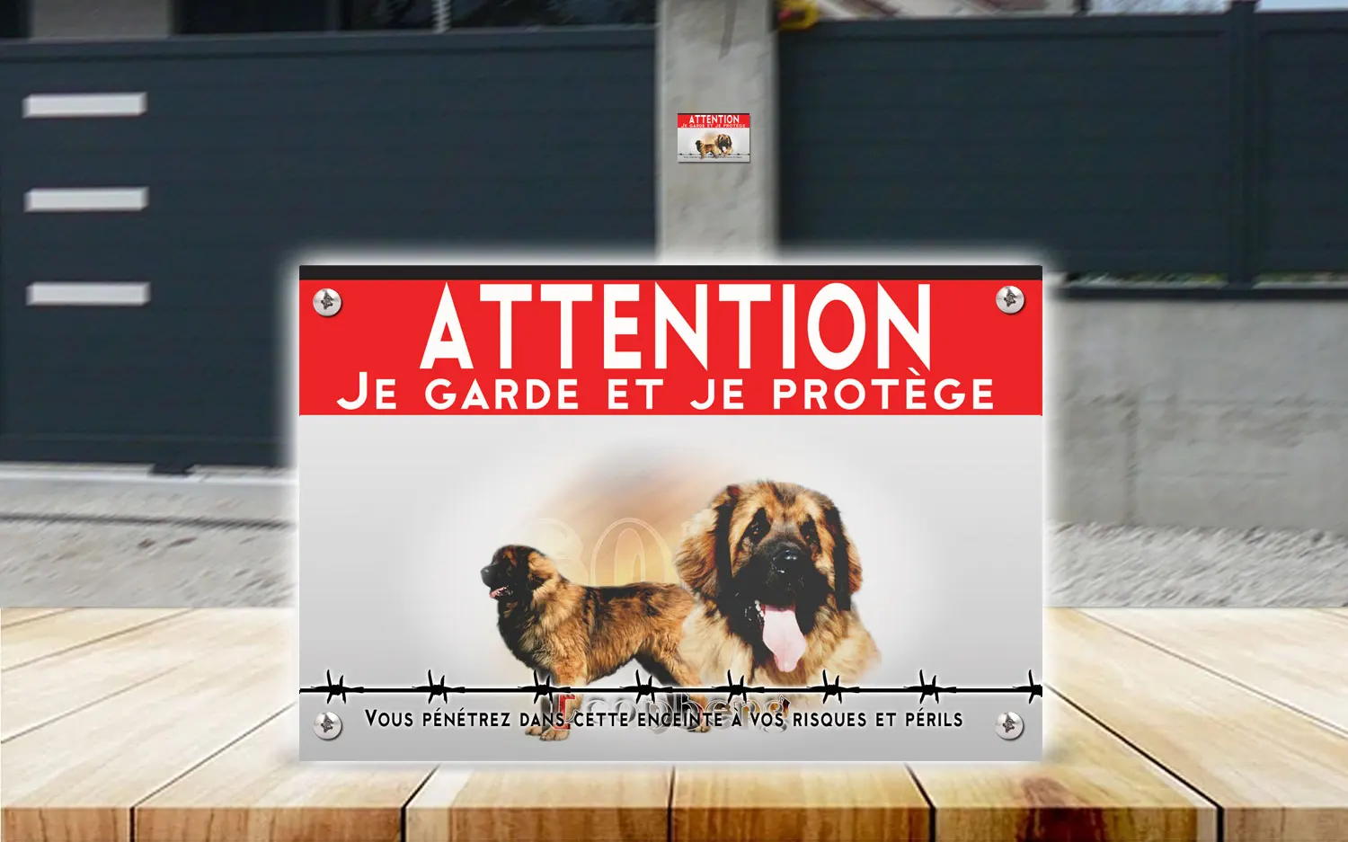 Plaque attention au chien leonberg en dibond 2 mm, posée sur un portail