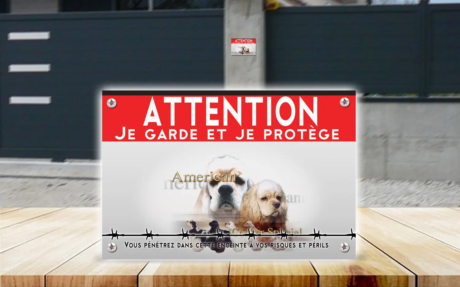 Plaque attention au chien cocker spaniel américain en dibond 2 mm, posée sur un portail