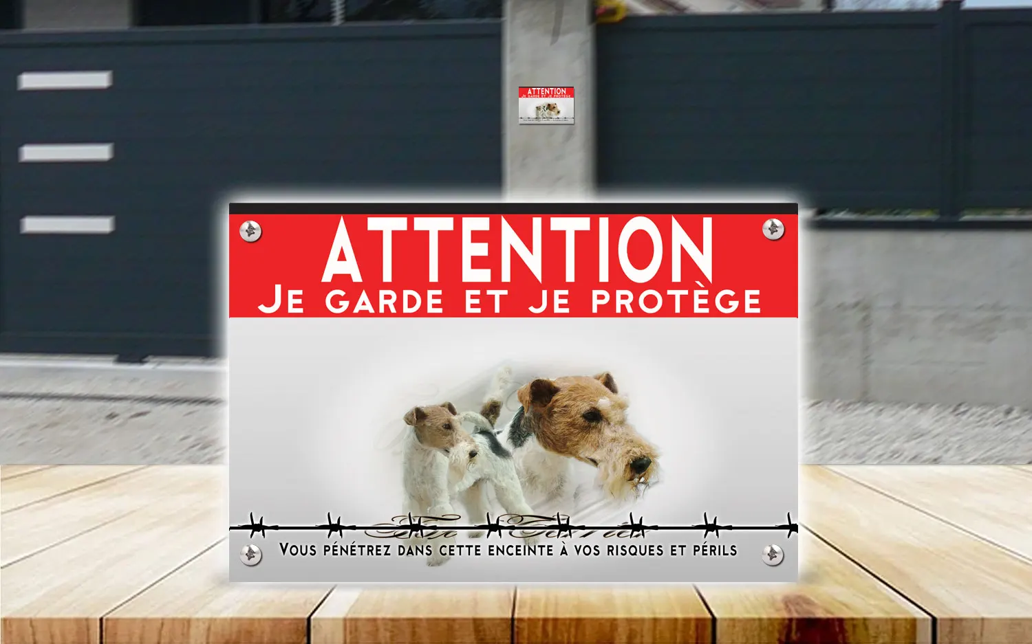 Plaque attention au chien fox terrier à poil dur en dibond 2 mm, posée sur un portail