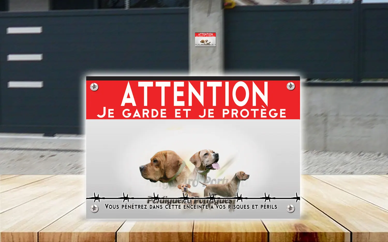 Plaque attention au chien braque portugais en dibond 2 mm, posée sur un portail