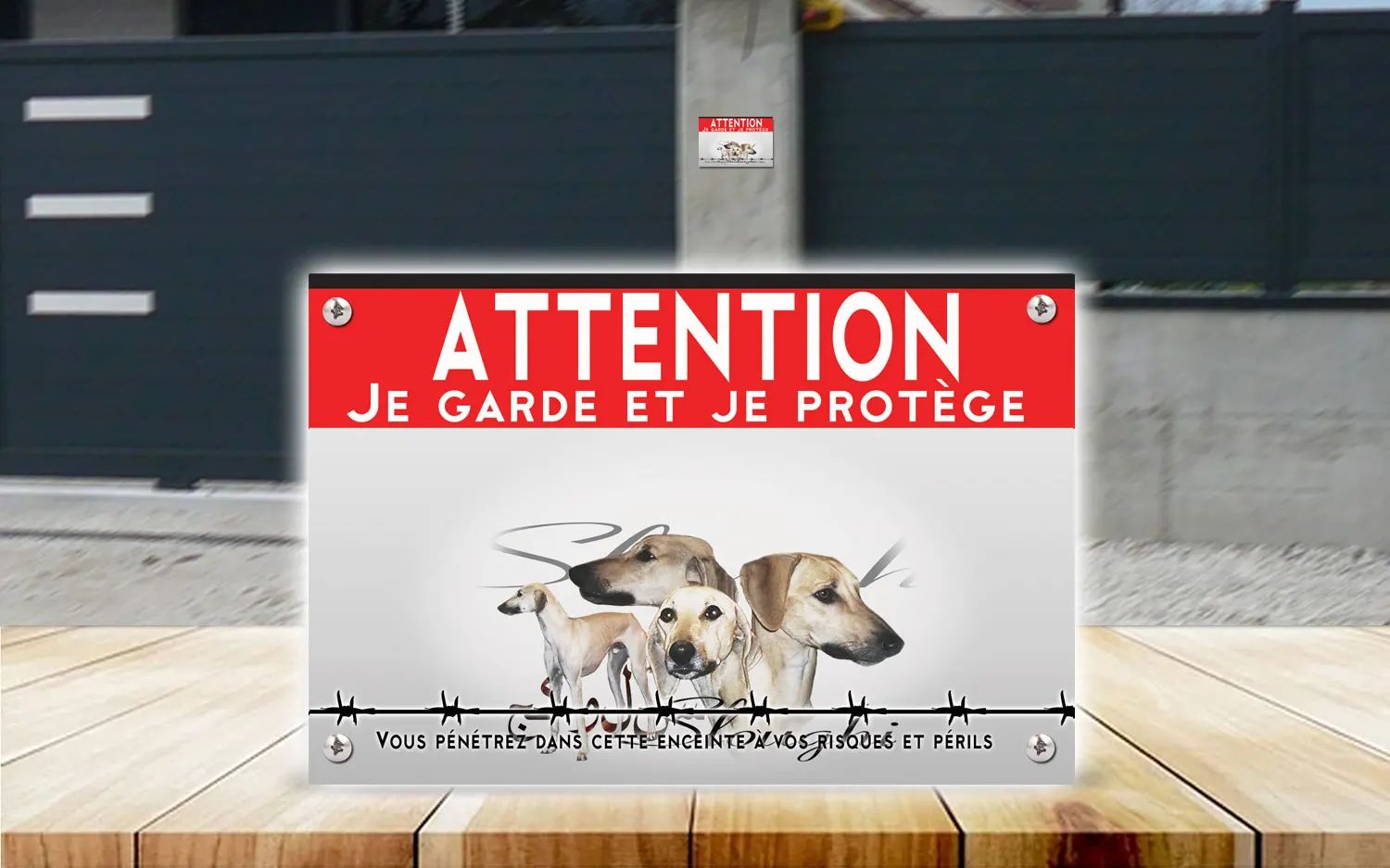 Plaque attention au chien sloughi en dibond 2 mm, posée sur un portail