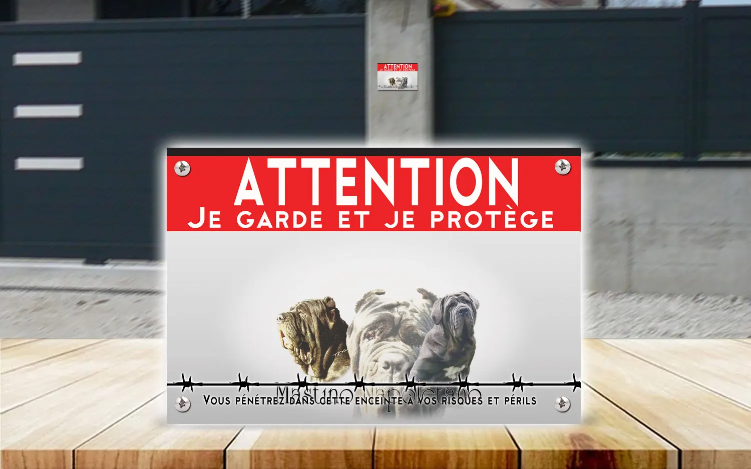 Plaque attention au chien mâtin napolitain en dibond 2 mm, posée sur un portail