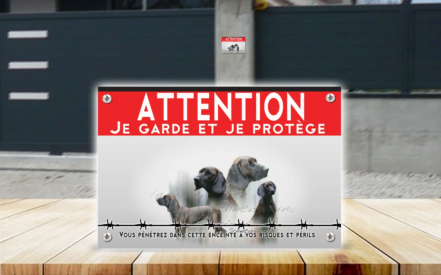 Plaque attention au chien chien rouge de Hanovre en dibond 2 mm, posée sur un portail