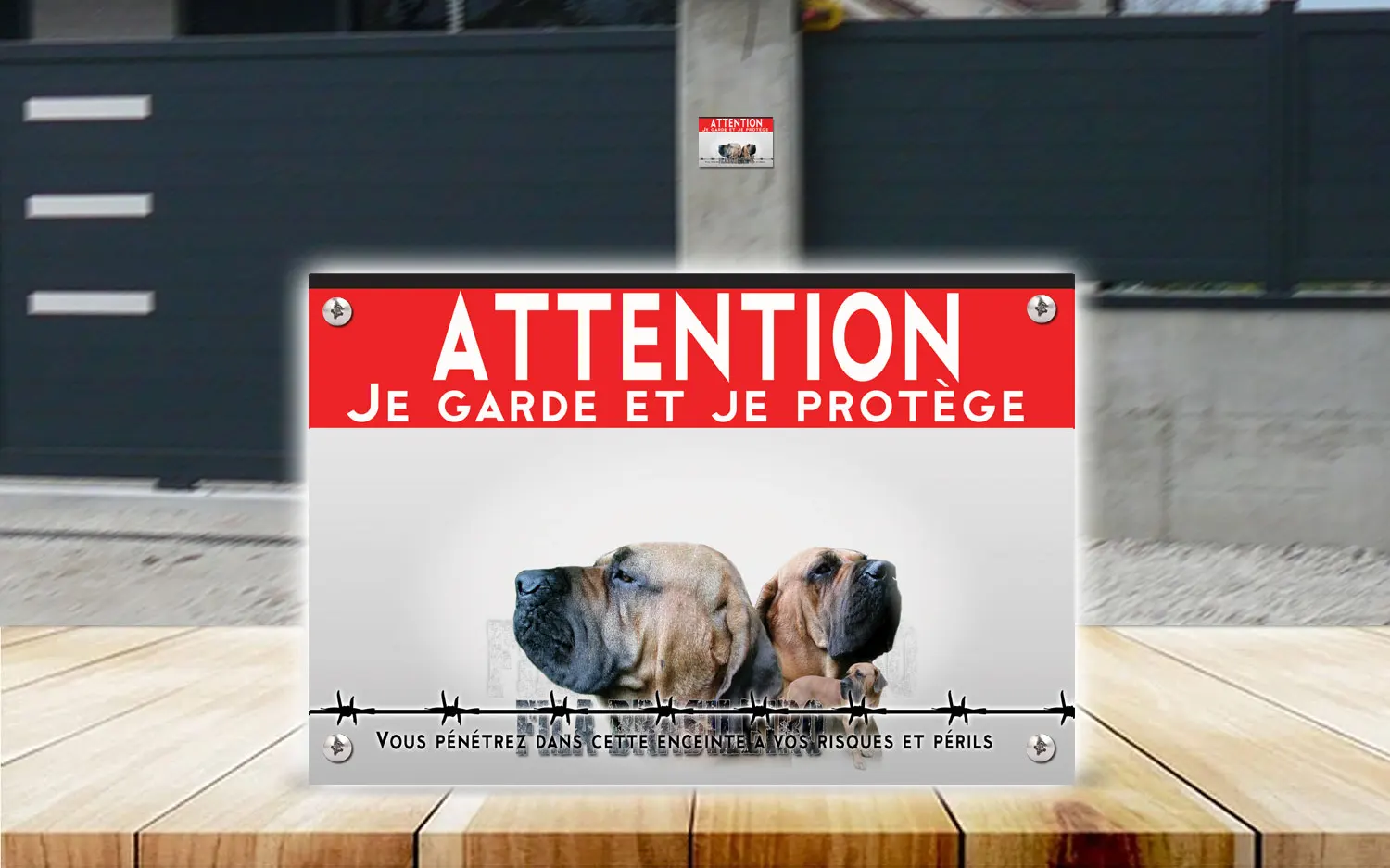 Plaque attention au chien fila brasileiro en dibond 2 mm, posée sur un portail