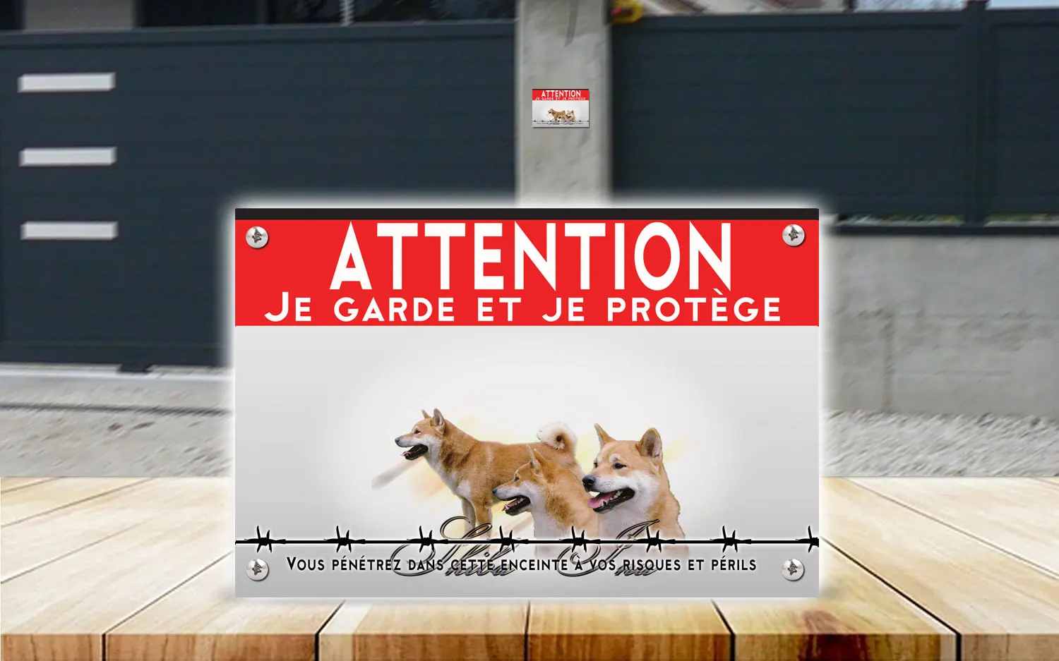 Plaque attention au chien shiba en dibond 2 mm, posée sur un portail