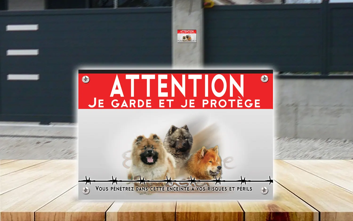 Plaque attention au chien eurasier en dibond 2 mm, posée sur un portail