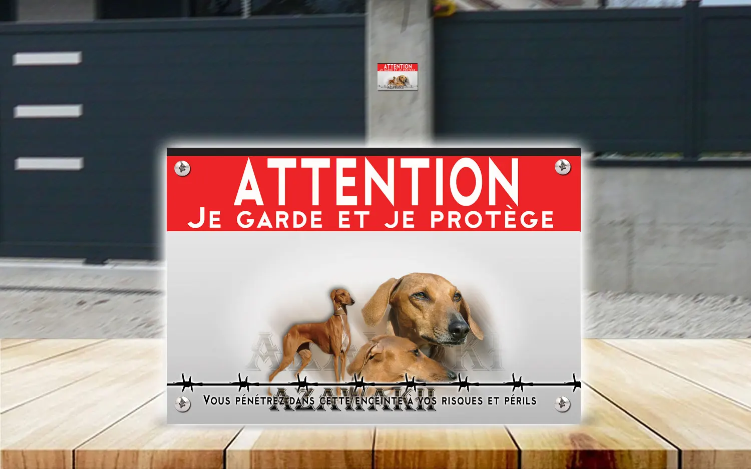 Plaque attention au chien azawakh en dibond 2 mm, posée sur un portail