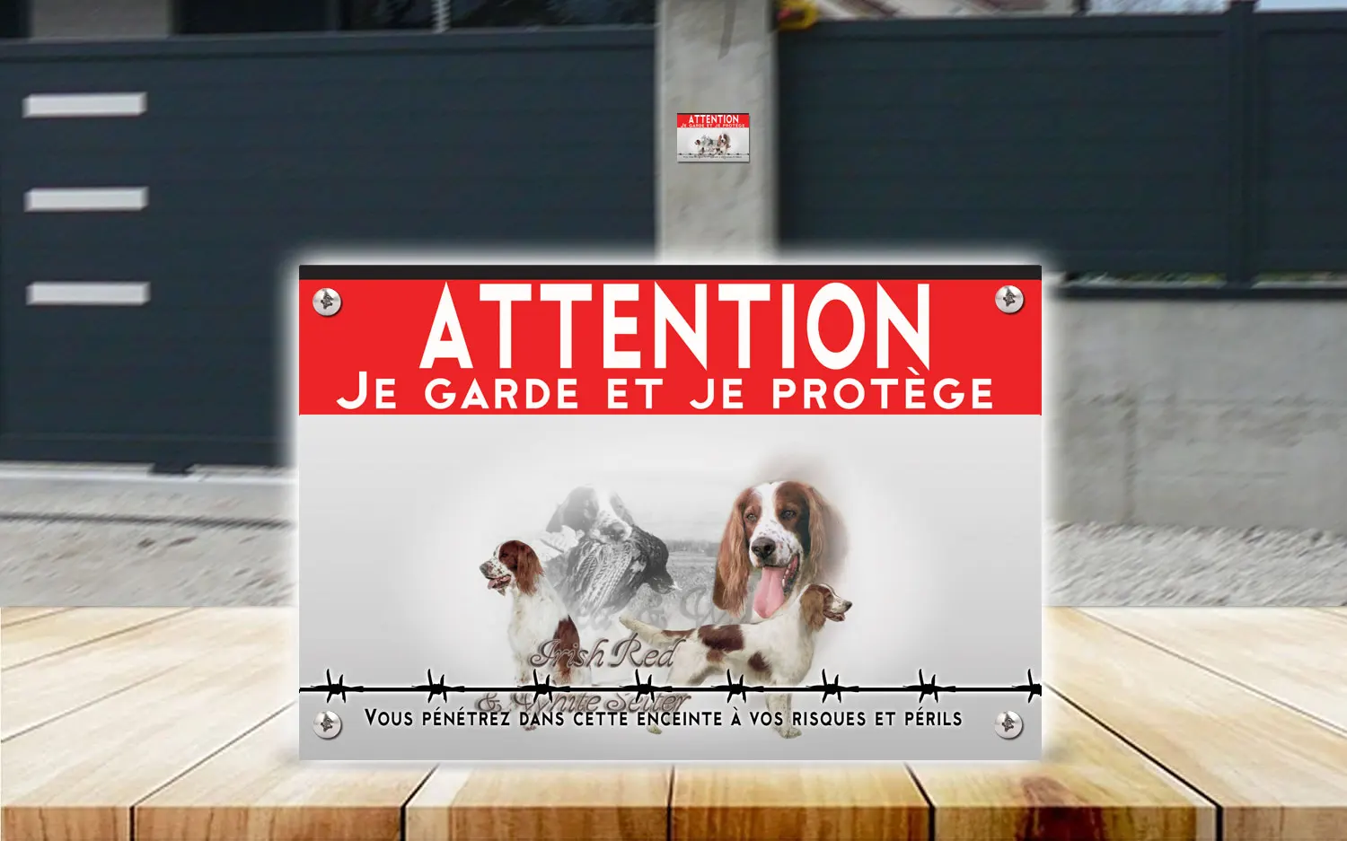 Plaque attention au chien setter irlandais rouge et blanc en dibond 2 mm, posée sur un portail