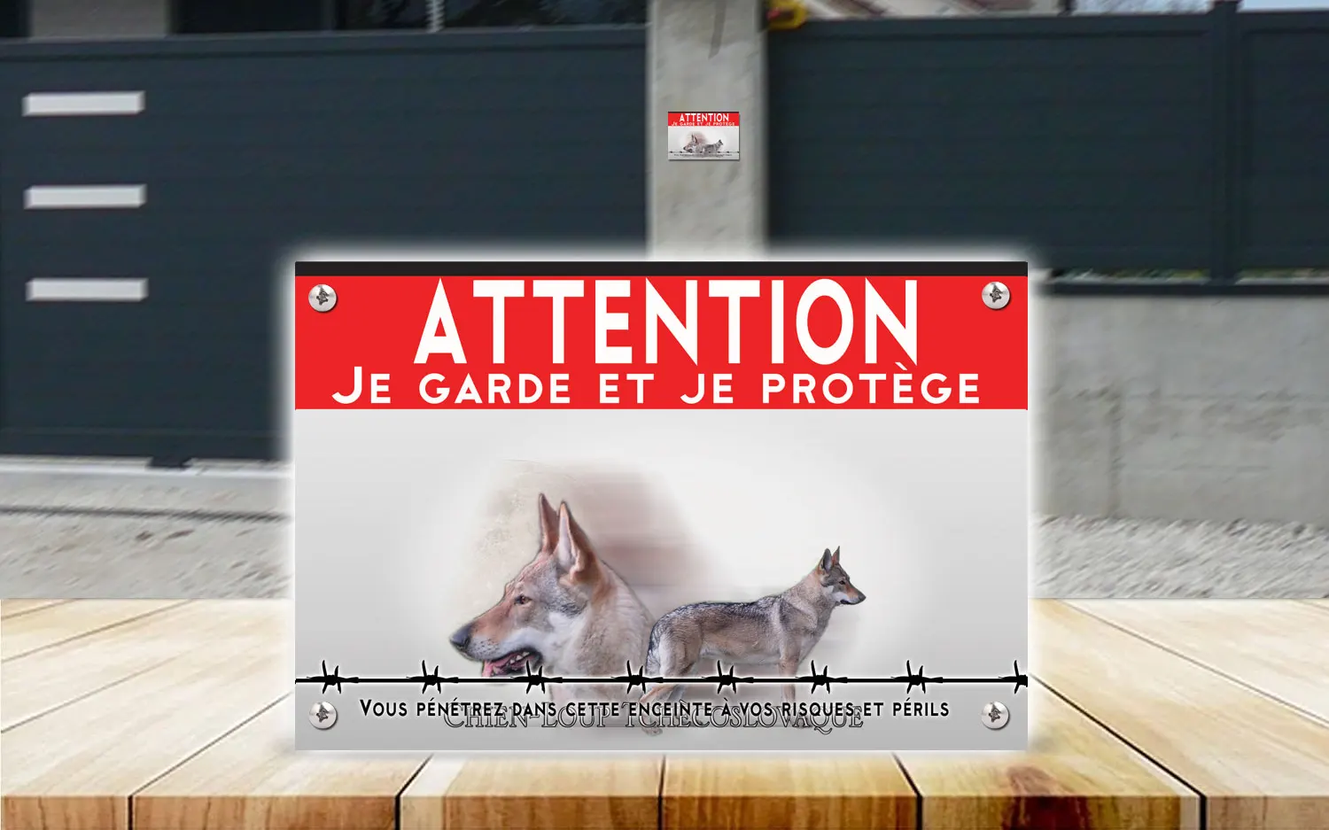 Plaque attention au chien chien-loup tchécoslovaque en dibond 2 mm, posée sur un portail