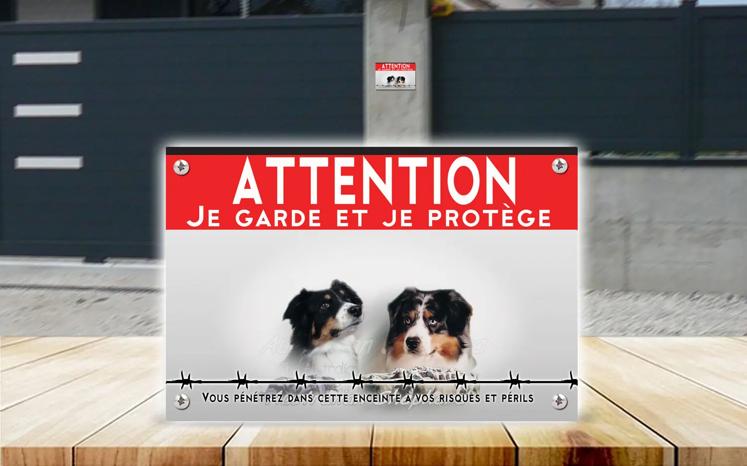 Plaque attention au chien berger australien en dibond 2 mm, posée sur un portail