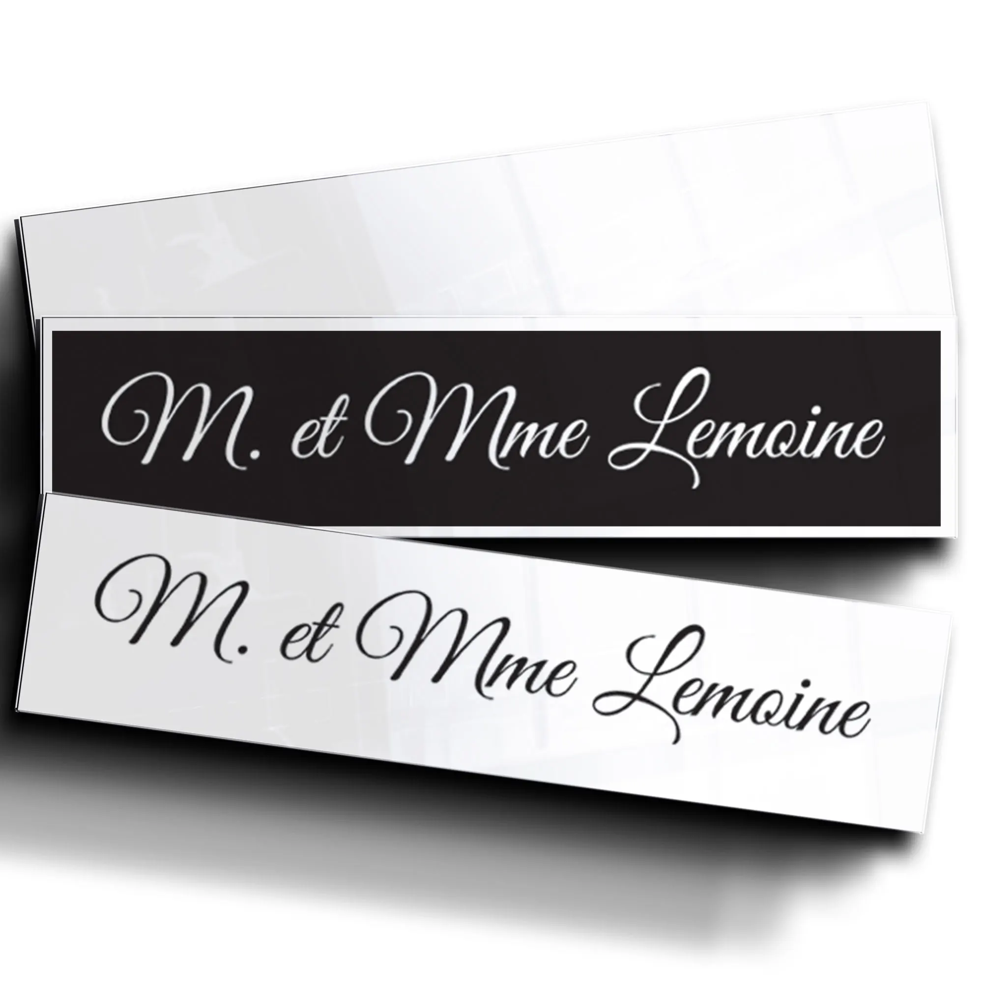 Plaque de boîte aux lettres blanche au nom de M. et Mme Lemoine